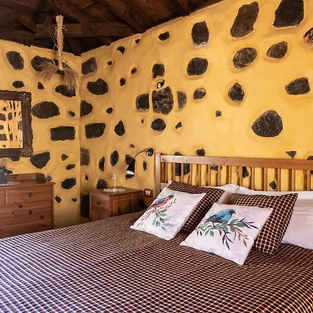 Ciruelo - Paz Y Senderos En Area Natural Protegida De Teno Buenavista Del Norte